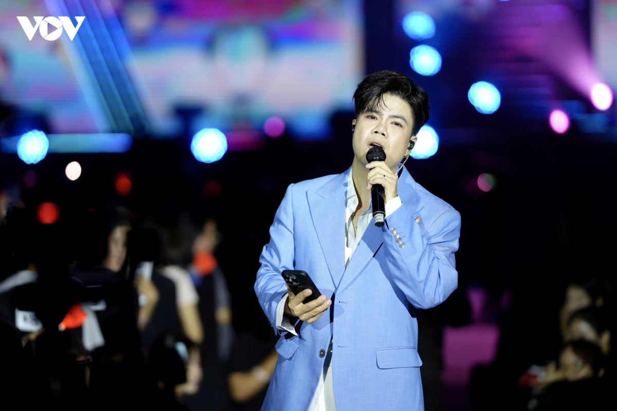 bui cong nam don tim fan nu voi man chung doi khong theo duoi em nua hinh anh 18