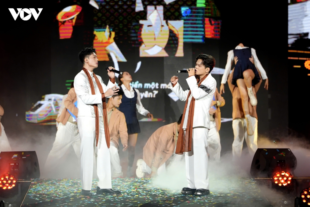 bui cong nam don tim fan nu voi man chung doi khong theo duoi em nua hinh anh 10