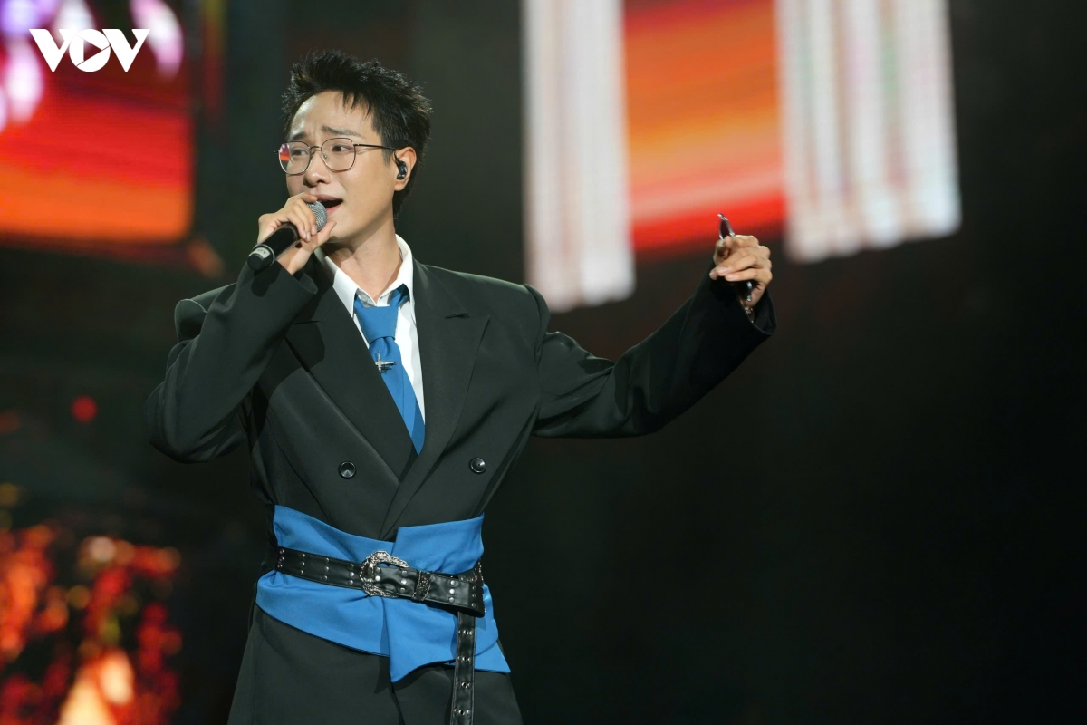 bui cong nam don tim fan nu voi man chung doi khong theo duoi em nua hinh anh 4