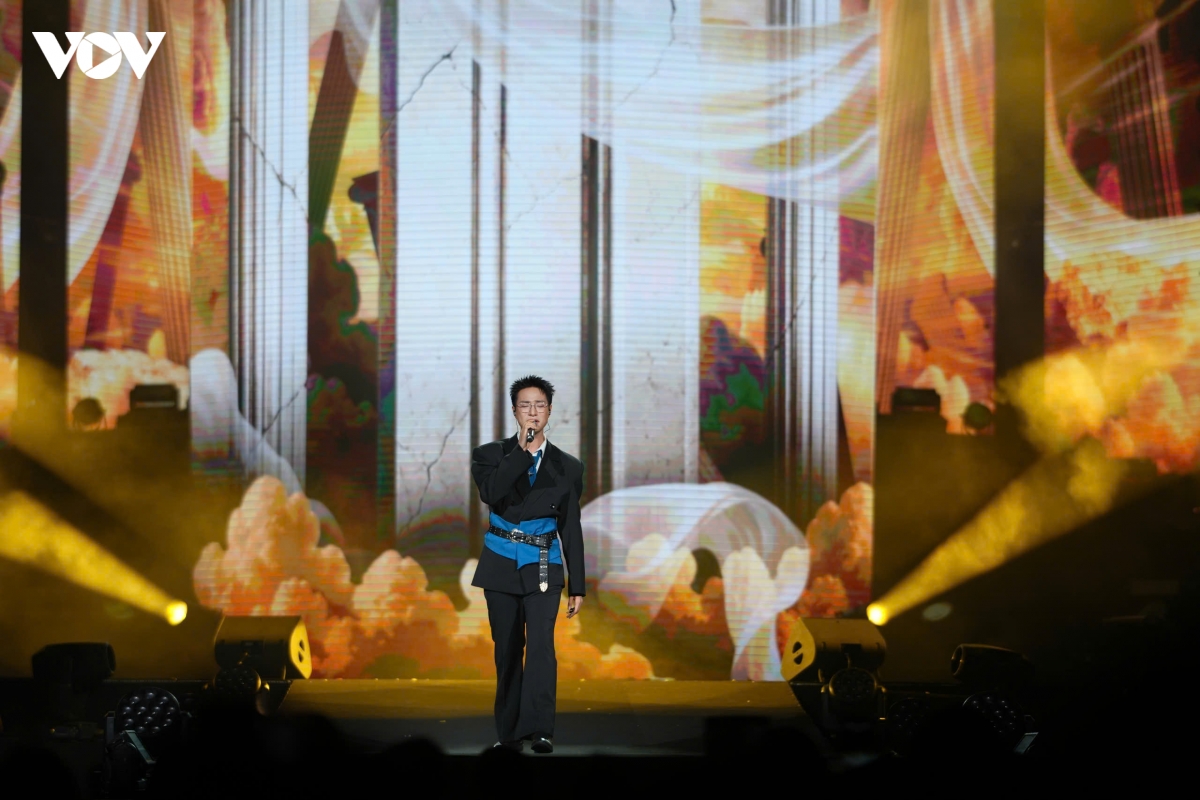 bui cong nam don tim fan nu voi man chung doi khong theo duoi em nua hinh anh 1