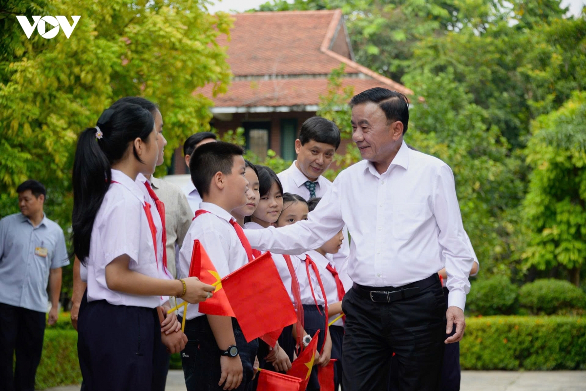 thuong truc ban bi thu mong muon moi ban nho deu duoc don trung thu dam am hinh anh 1