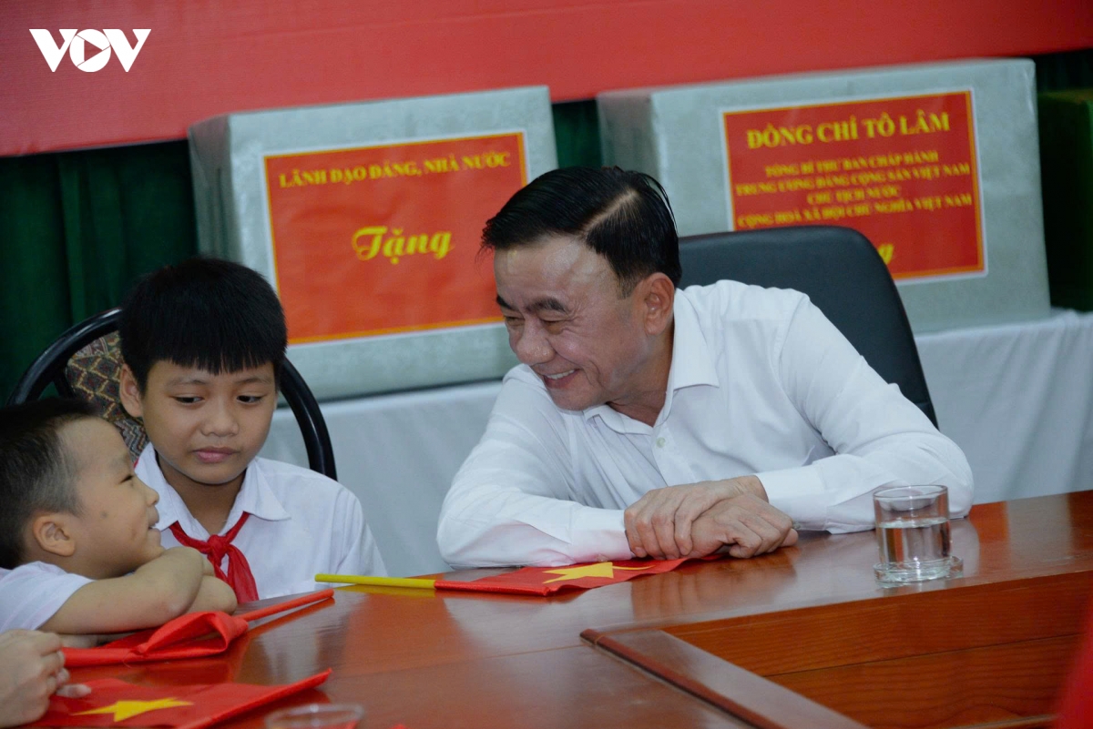 thuong truc ban bi thu mong muon moi ban nho deu duoc don trung thu dam am hinh anh 3