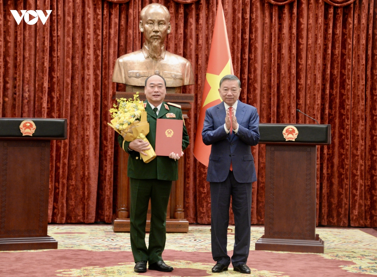 tong bi thu, chu tich nuoc trao quyet dinh thang quan ham thuong tuong quan doi hinh anh 1