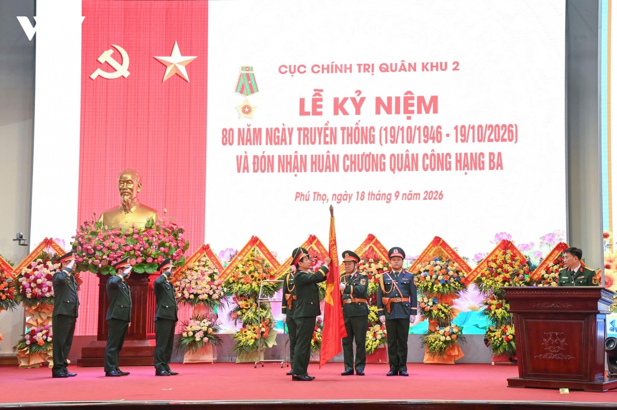 cuc chinh tri quan khu 2 don nhan huan chuong quan cong hang ba hinh anh 2