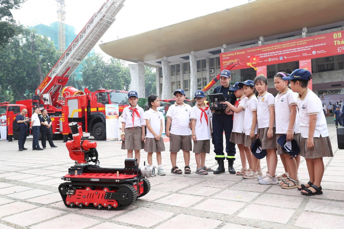 khai mac trien lam quoc te ve ky thuat, phuong tien pccc cnch nam 2026 hinh anh 14
