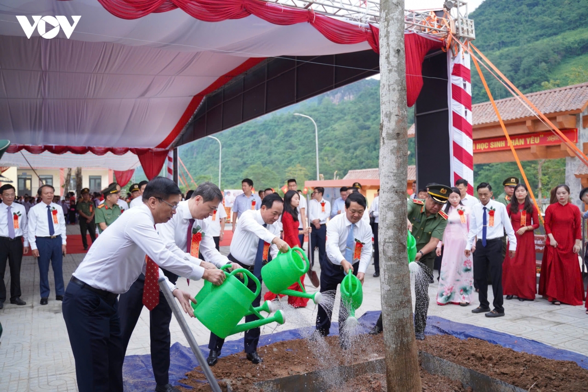 hoc sinh ca nuoc han hoan trong le khai giang nam hoc moi 2026-2027 hinh anh 109