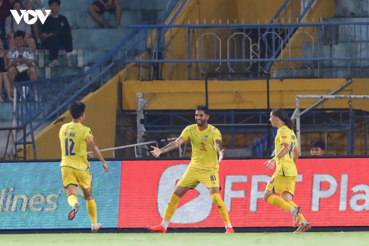 truc tiep ha noi fc 0-1 slna vong 2 v-league 2026 2027 hinh anh 1