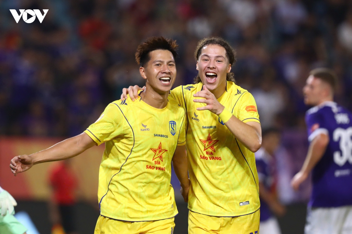 truc tiep ha noi fc 0-2 slna vong 2 v-league 2026 2027 hinh anh 1