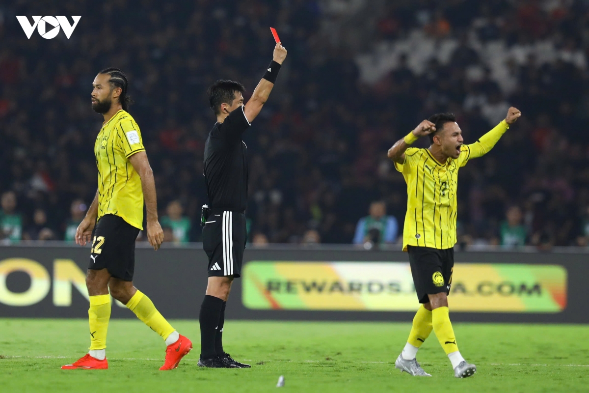 ket qua fifa asean cup 2026 hom nay 10 nguoi indonesia hoa hu via truoc malaysia hinh anh 6