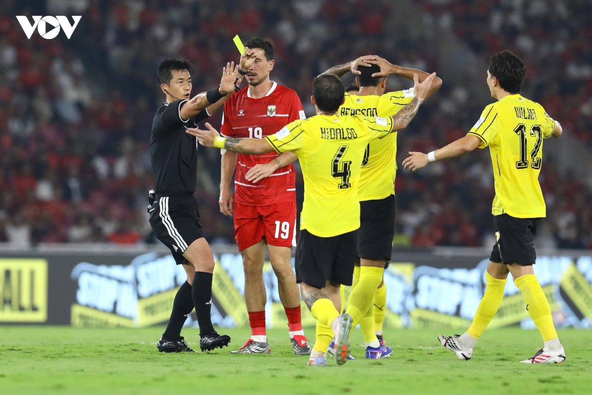 ket qua fifa asean cup 2026 hom nay 10 nguoi indonesia hoa hu via truoc malaysia hinh anh 4