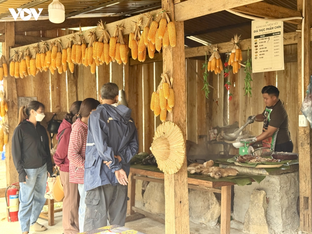 son la danh thuc nguon luc van hoa lam du lich tu van hoa ban hinh anh 10