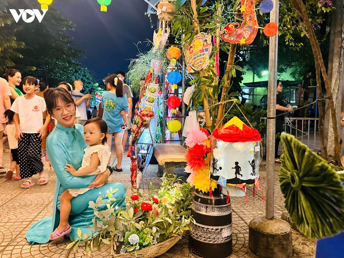  vui hoi trang ram cho con em cong nhan lao dong thu do hinh anh 1