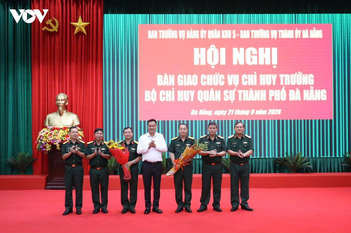 Bàn giao chức vụ Chỉ huy Trưởng Bộ Chỉ huy quân sự Thành phố Đà Nẵng