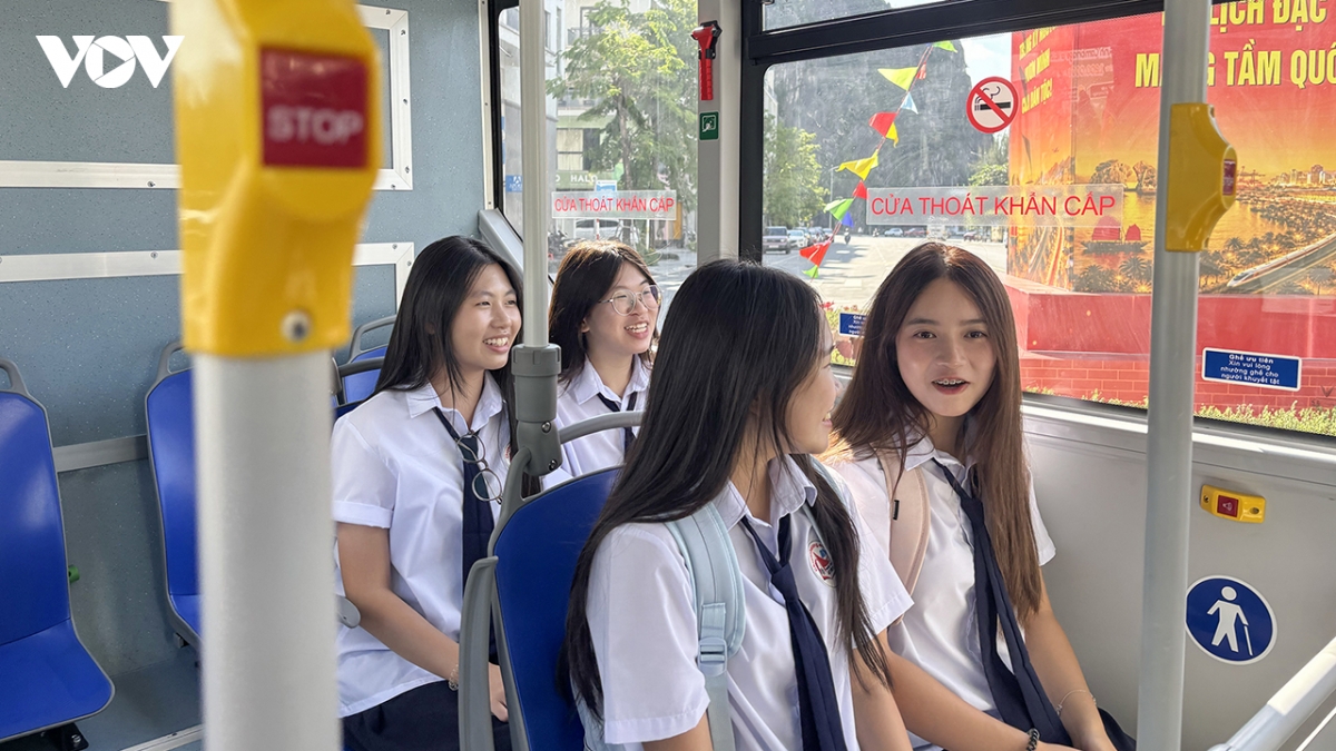 1.700 hoc sinh quang ninh duoc dua don bang xe buyt mien phi hinh anh 9
