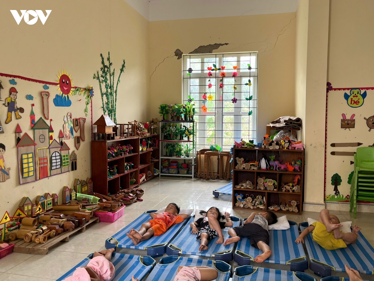 thay co, phu huynh mong sua diem truong mam non sut lun, nut toac hinh anh 4
