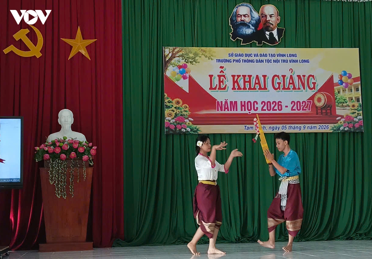 he thong truong dan toc noi tru vinh long giup con em khmer chap canh uoc mo hinh anh 1