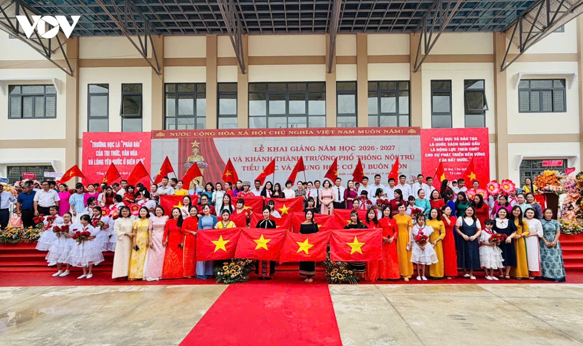 Rực rỡ ngày khai giảng ở biên giới Buôn Đôn, xã lớn nhất Việt Nam