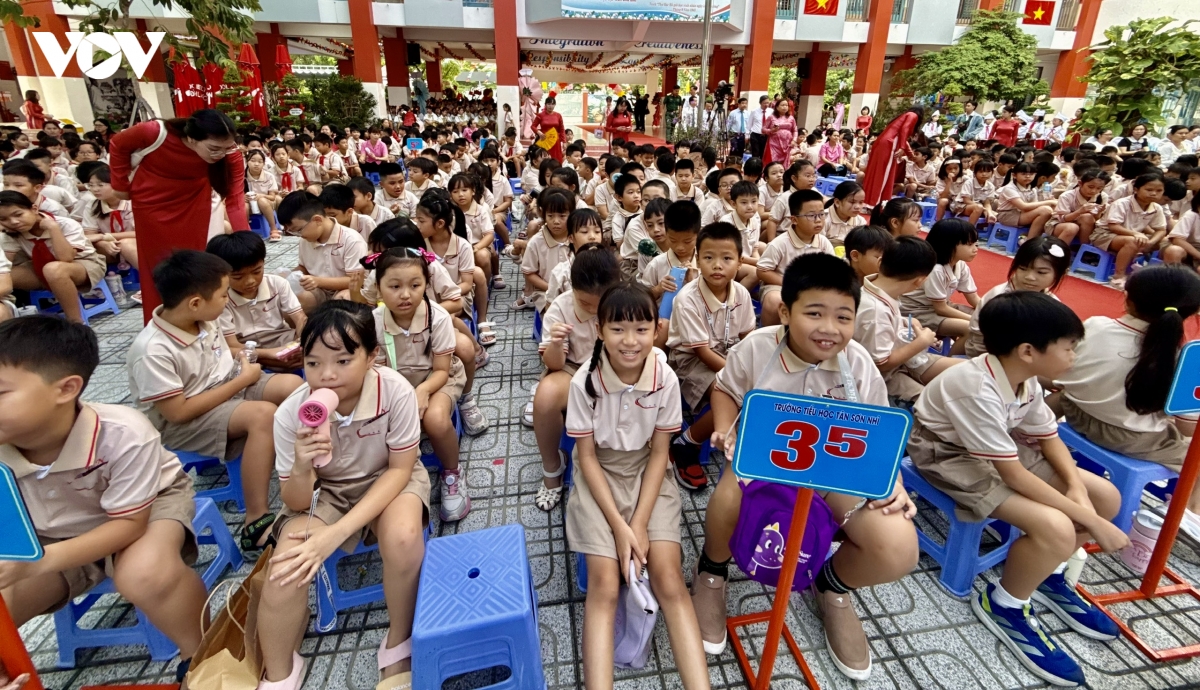 hoc sinh ca nuoc han hoan trong le khai giang nam hoc moi 2026-2027 hinh anh 65
