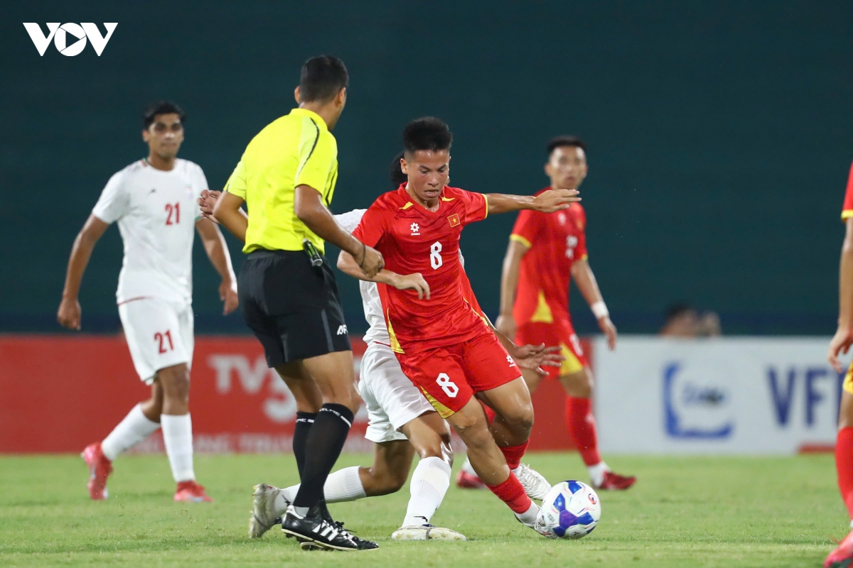 hang thu nhu mo ngu, u20 viet nam nhan that bai 1-3 truoc u20 iran hinh anh 1