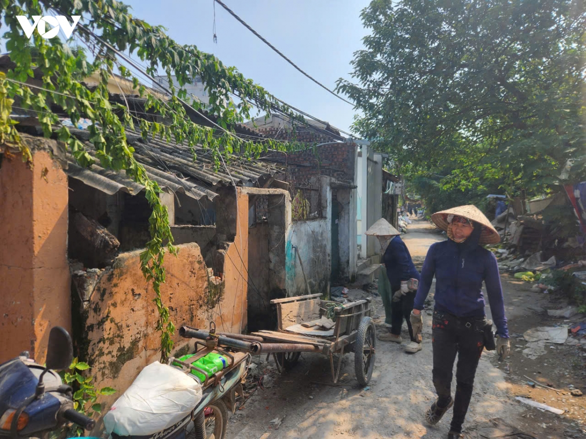 nguoi dan ha noi thao do nha, ban giao mat bang tuyen noi pham hung - le Duc tho hinh anh 3