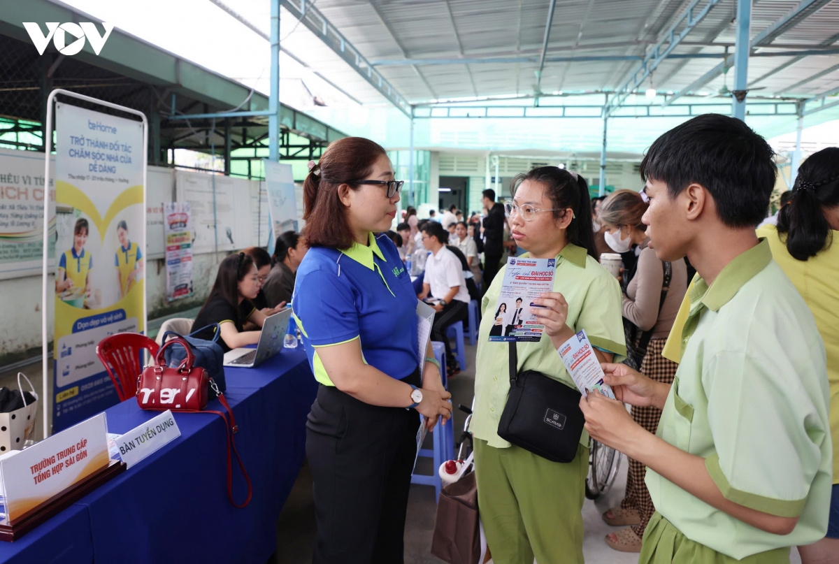 Gần 500 việc làm đang chờ, người khuyết tật cần thêm “bệ đỡ”