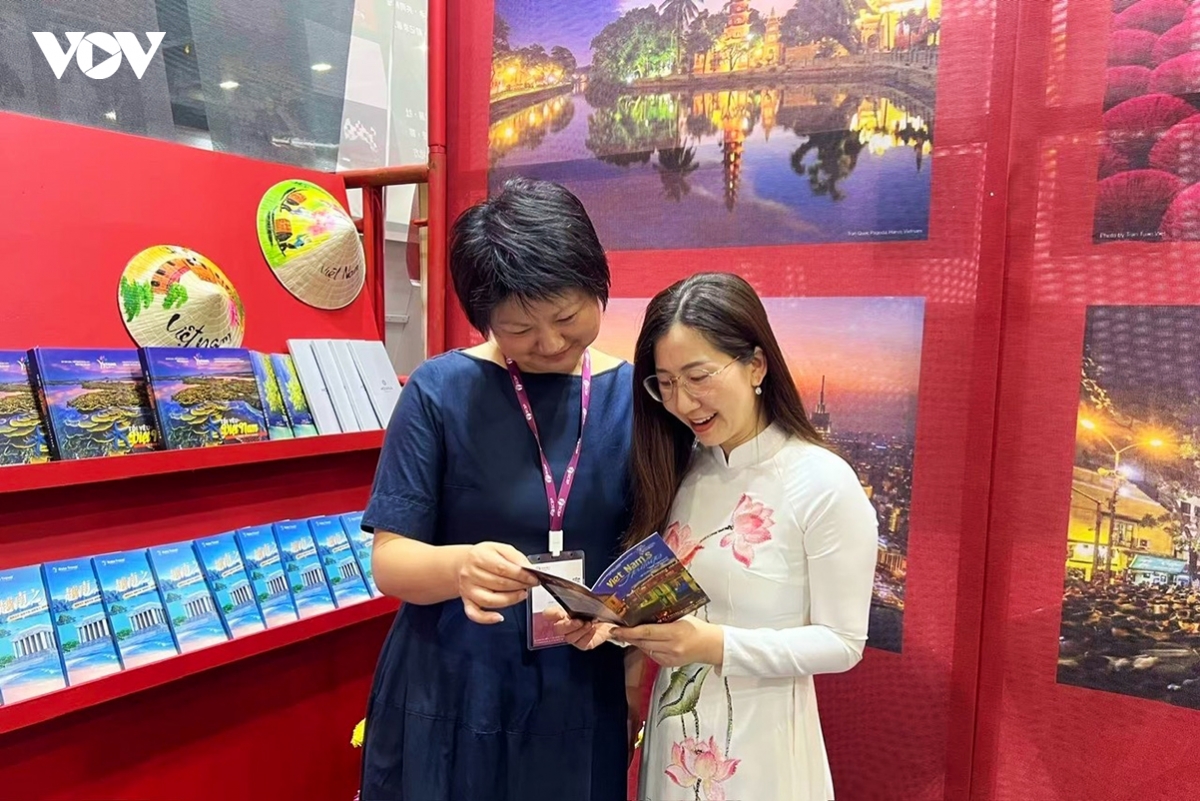 vietnam promotes culture, tourism at southern china book fair picture 2