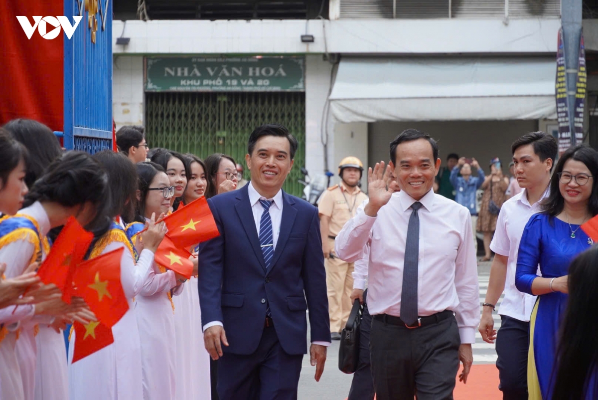 hoc sinh ca nuoc han hoan trong le khai giang nam hoc moi 2026-2027 hinh anh 83