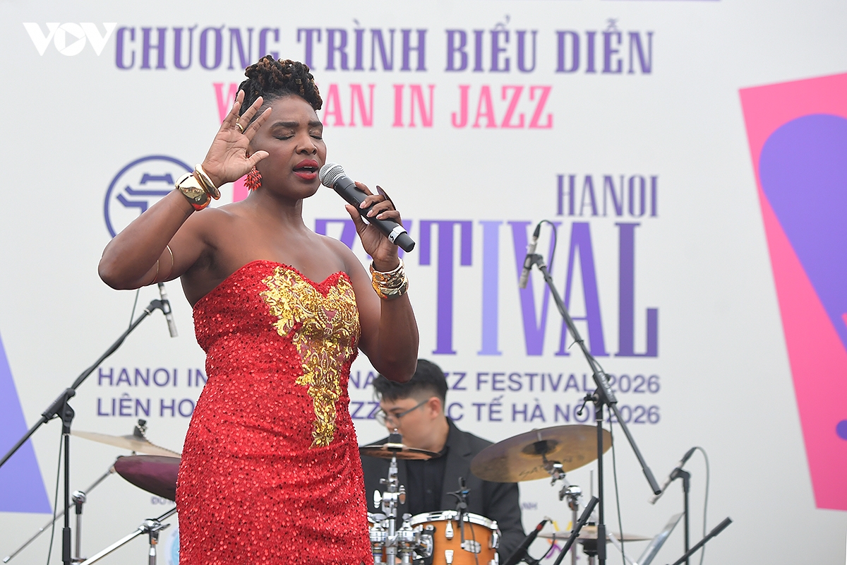 bella forte va woman in jazz man ket hop dac biet lam say dam khan gia thu do hinh anh 9