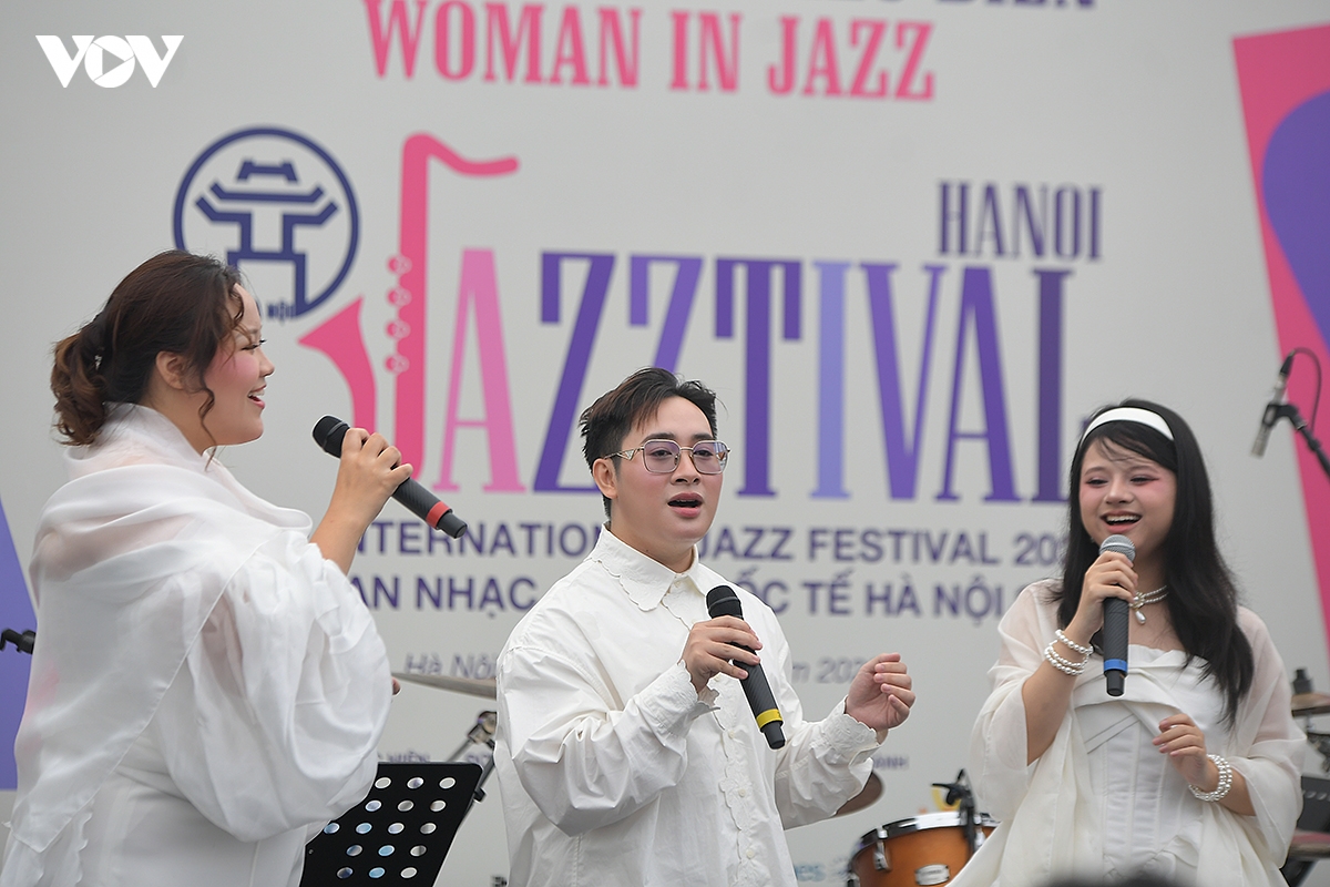 bella forte va woman in jazz man ket hop dac biet lam say dam khan gia thu do hinh anh 2