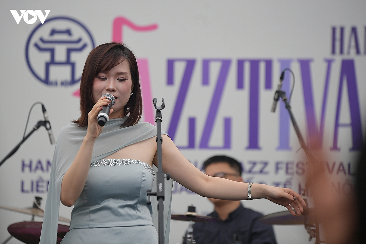 bella forte va woman in jazz man ket hop dac biet lam say dam khan gia thu do hinh anh 5