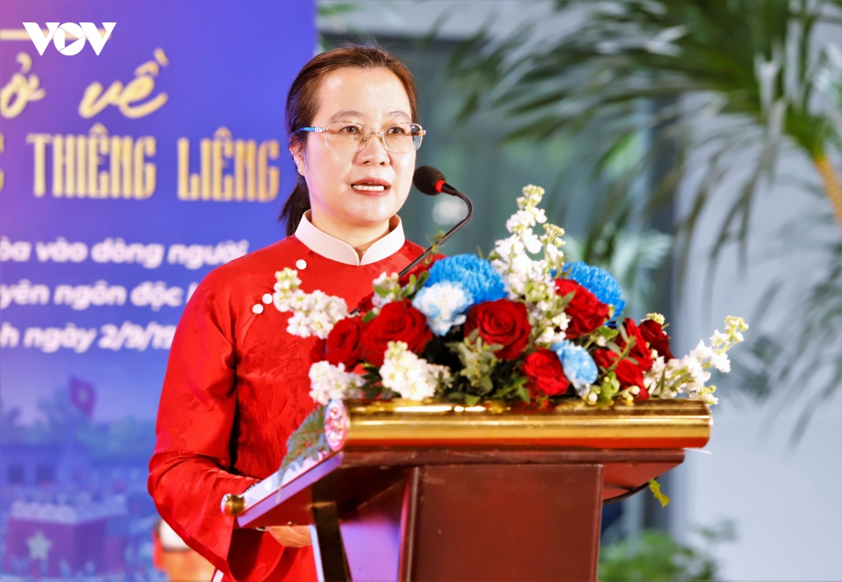 nguoi Da nang xep hang cho trai nghiem thuc te ao tro ve thoi khac thieng lieng hinh anh 6