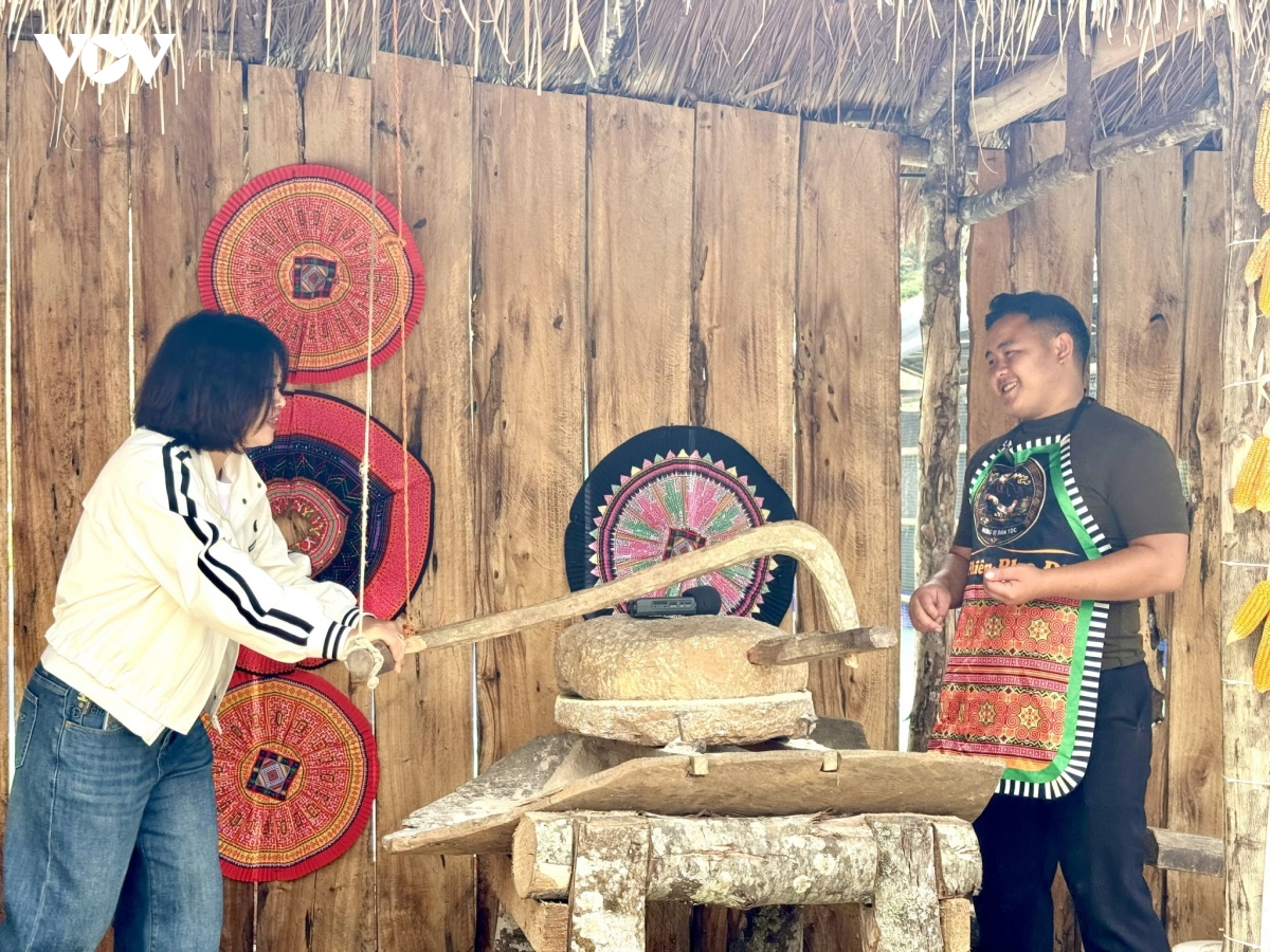 son la danh thuc nguon luc van hoa lam du lich tu van hoa ban hinh anh 9