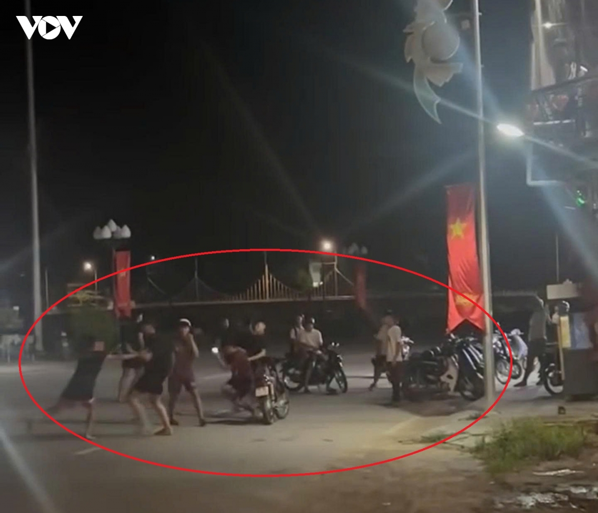 xu ly 7 thanh thieu nien gay roi an ninh trat tu o son la hinh anh 1