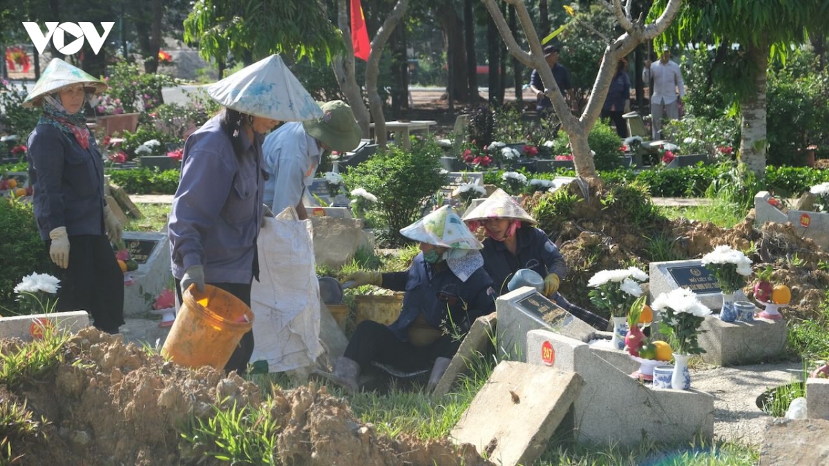 chuan bi chu dao truoc khi don 731 liet si tai cong vien le thi rieng ve an nghi hinh anh 2