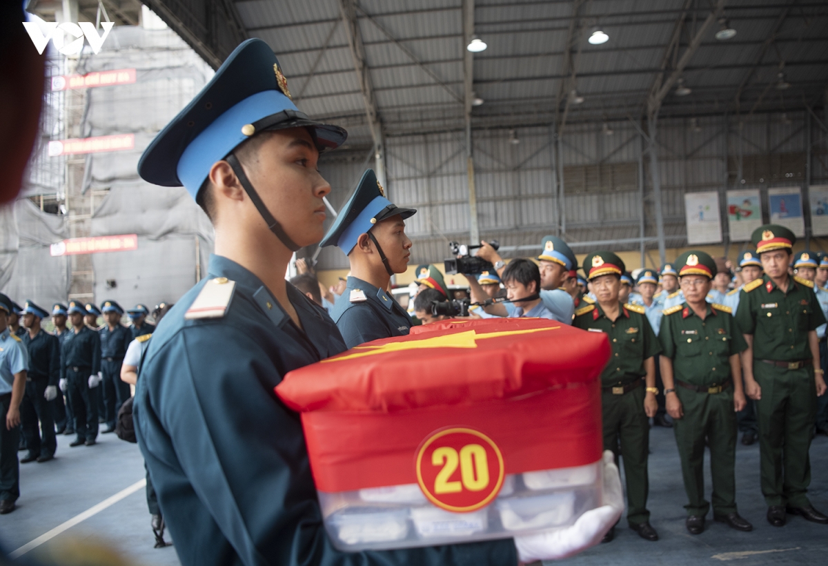 hanh trinh dua hon 15.000 mau hai cot liet si tu can tho ve ha noi hinh anh 3
