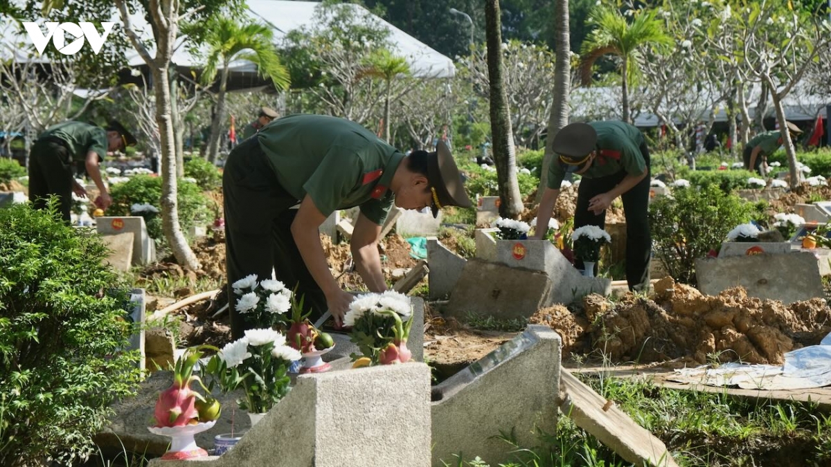 chuan bi chu dao truoc khi don 731 liet si tai cong vien le thi rieng ve an nghi hinh anh 6