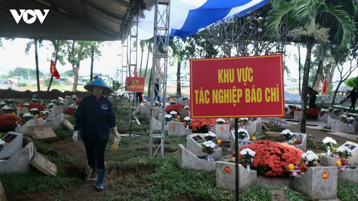 chuan bi chu dao truoc khi don 731 liet si tai cong vien le thi rieng ve an nghi hinh anh 7