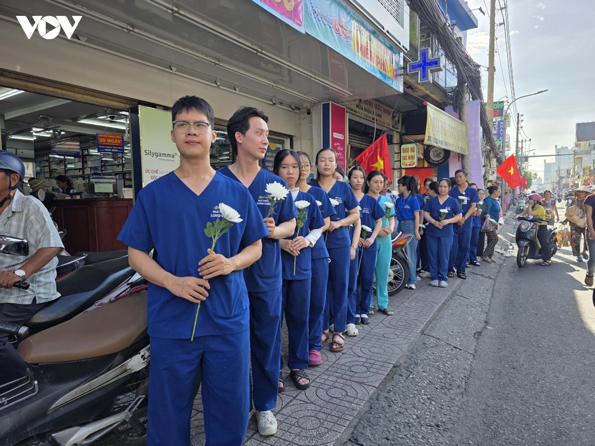 le vieng, truy dieu va an tang hai cot liet si tai cong vien le thi rieng hinh anh 50