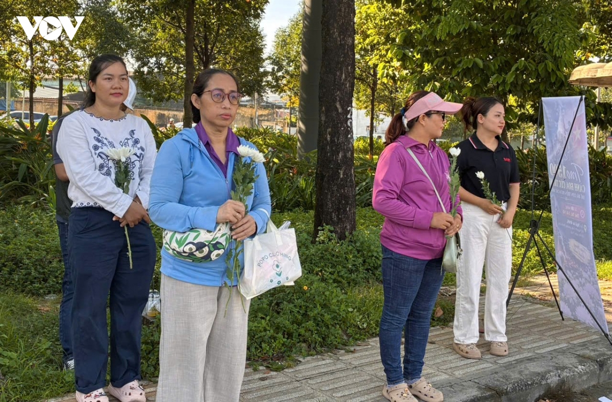 le vieng, truy dieu va an tang hai cot liet si tai cong vien le thi rieng hinh anh 48