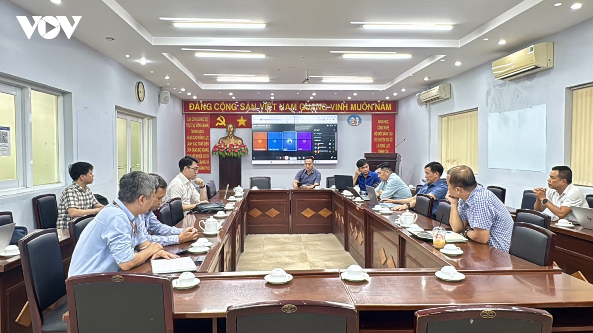 tp.hcm ket noi, ho tro trien khai internet ve tinh tren may bay hinh anh 1