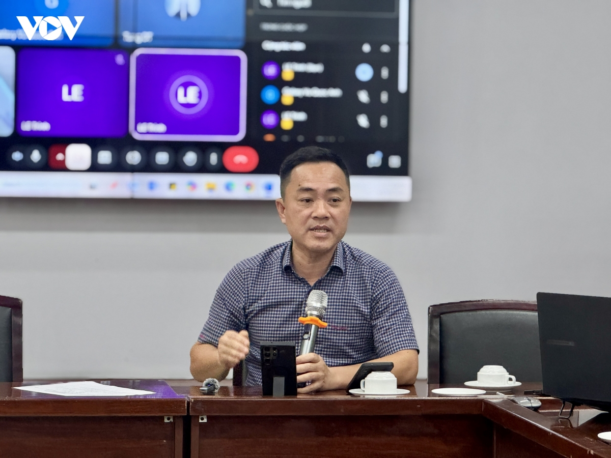 tp.hcm ket noi, ho tro trien khai internet ve tinh tren may bay hinh anh 4