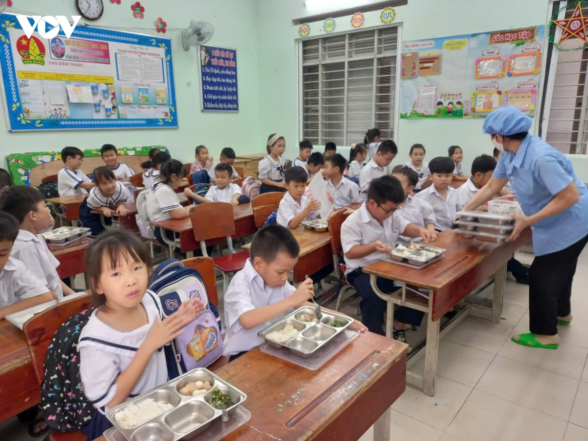 Các trường học ở tỉnh Khánh Hòa tổ chức bán trú cho học sinh