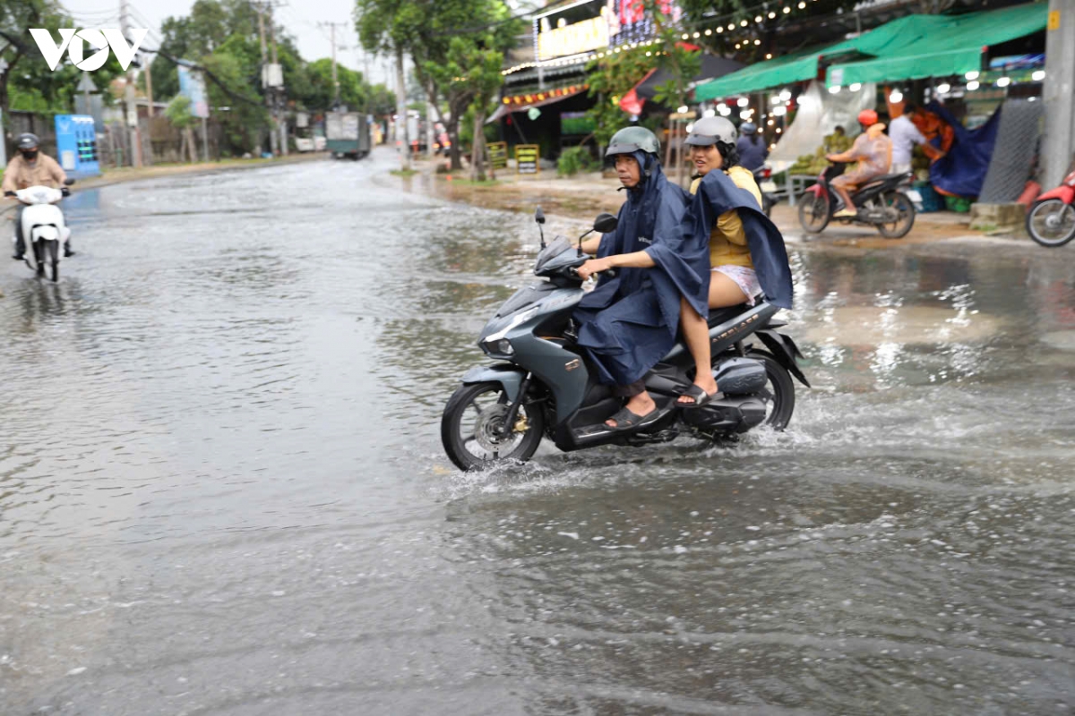 cong trinh thi cong keo dai, nguoi dan hoc mon kho vi bui va ngap hinh anh 8