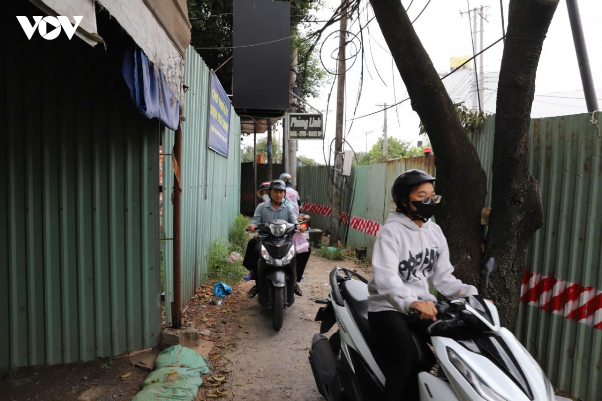 cong trinh thi cong keo dai, nguoi dan hoc mon kho vi bui va ngap hinh anh 6