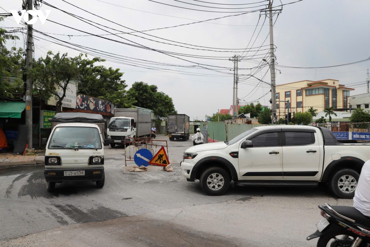 cong trinh thi cong keo dai, nguoi dan hoc mon kho vi bui va ngap hinh anh 4