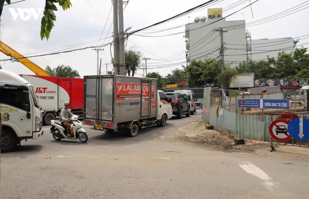 cong trinh thi cong keo dai, nguoi dan hoc mon kho vi bui va ngap hinh anh 5
