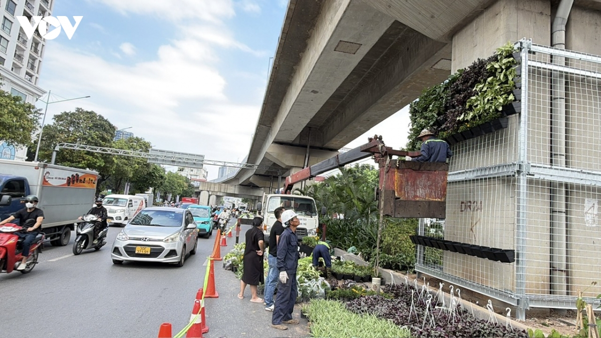 ha noi bat dau thi diem phu xanh tru cau, ham chui, nha cho xe buyt hinh anh 2