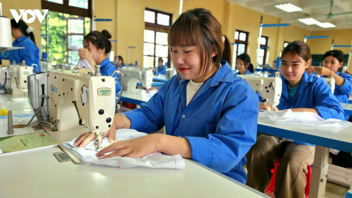 thanh hoa Dau tu giao duc vung cao, tao sinh ke giam ngheo hinh anh 5