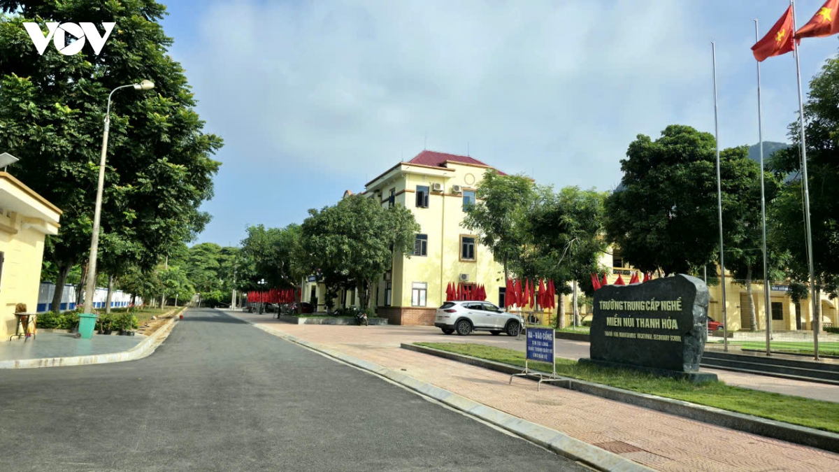 thanh hoa Dau tu giao duc vung cao, tao sinh ke giam ngheo hinh anh 1