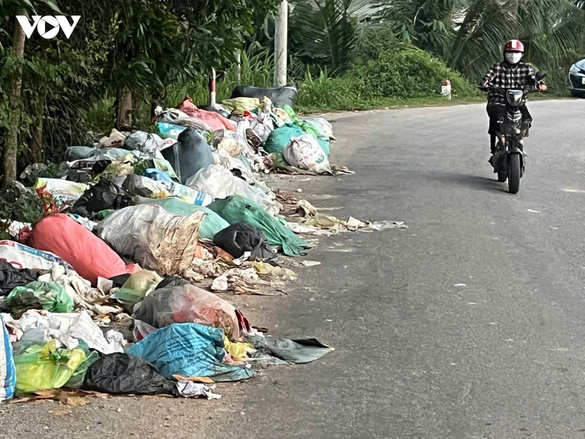 rac chat dong, boc mui hoi thoi o xa xuan du, thanh hoa hinh anh 1